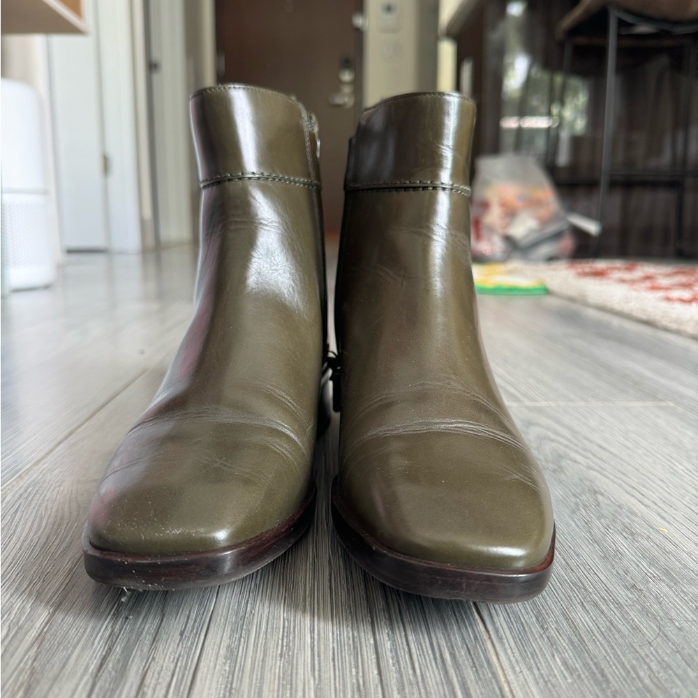 Tory Burch olive Color Size 8 women boots